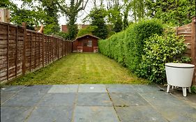 Royal Retreat & Lego Lodge With Free Parking